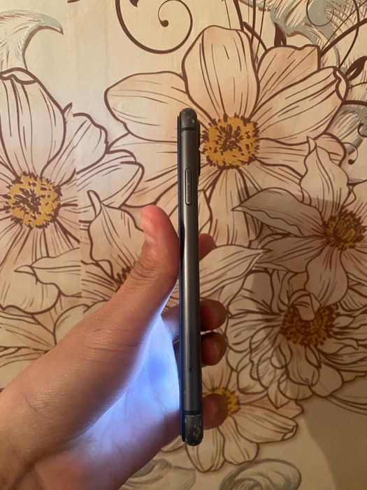 Айфон 11 64гб.