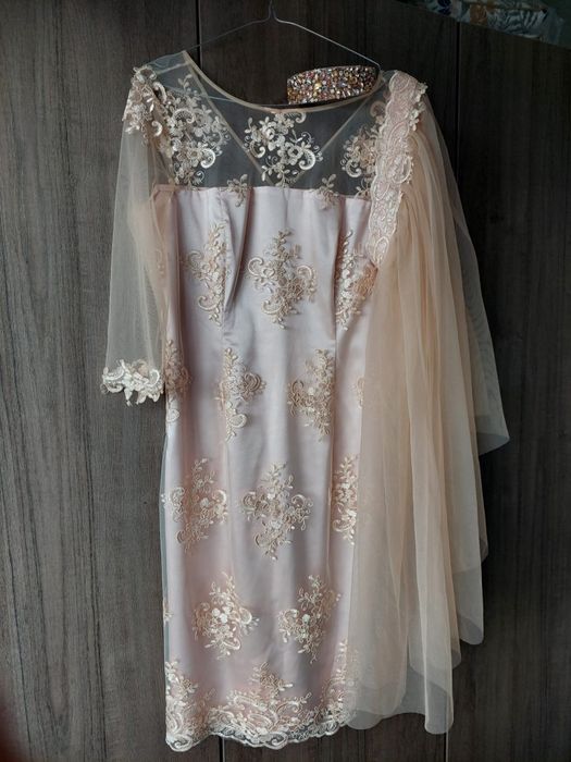 Vând rochita deosebita, pentru ocazii sau stare civila