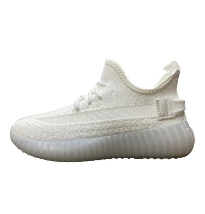 Кроссовки новые продам