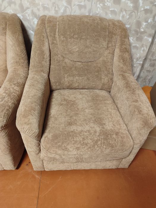 Диван и два кресла продам