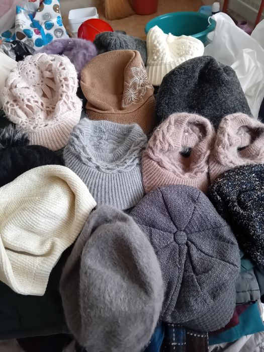 Зимни шапки по 2лв