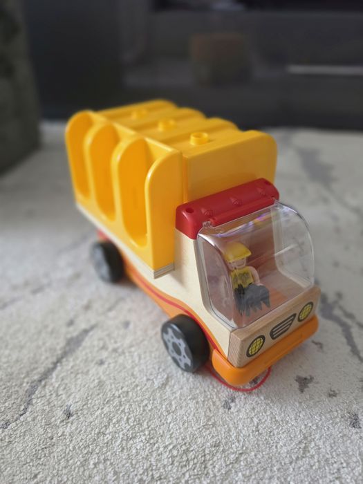 Camion cu banc de lucru