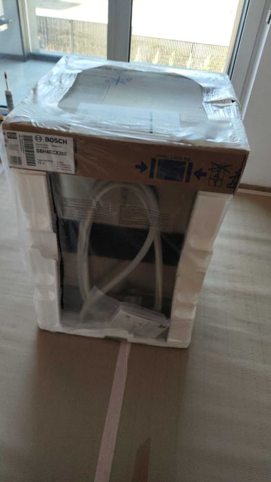 Продавам съдомиялна машина Bosch SBH4ECX28E