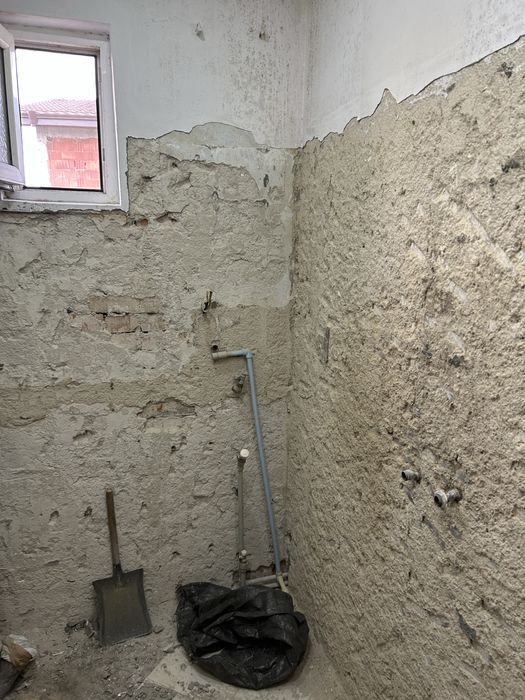 Ремонт на бани и други вътрешни ремонти.