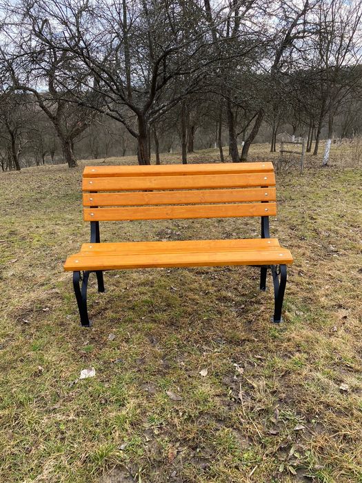 Vând banca de 1,5 m, stabila si confortabila