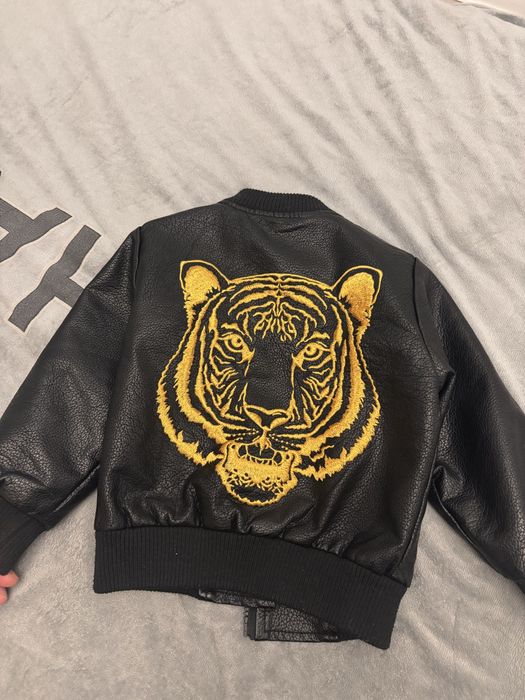 Продам бомбер на мальчика