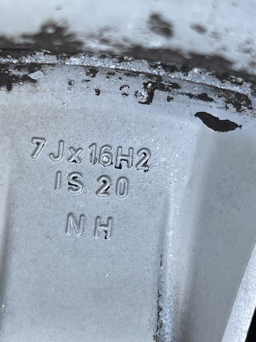 Jante aliaj BMW R16 cu anvelope de iarna 225 55 R16