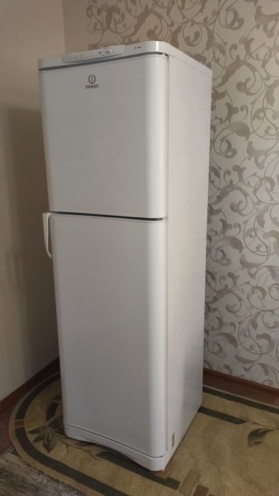 Холодильник Indesit