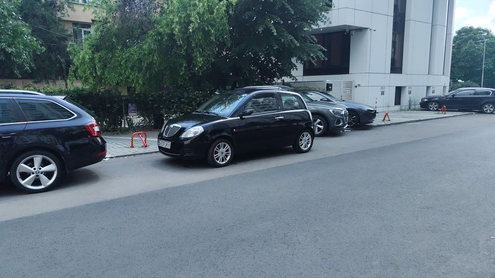 Vând lancia ypsilon