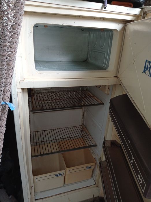 Продаю рабочий холодильник