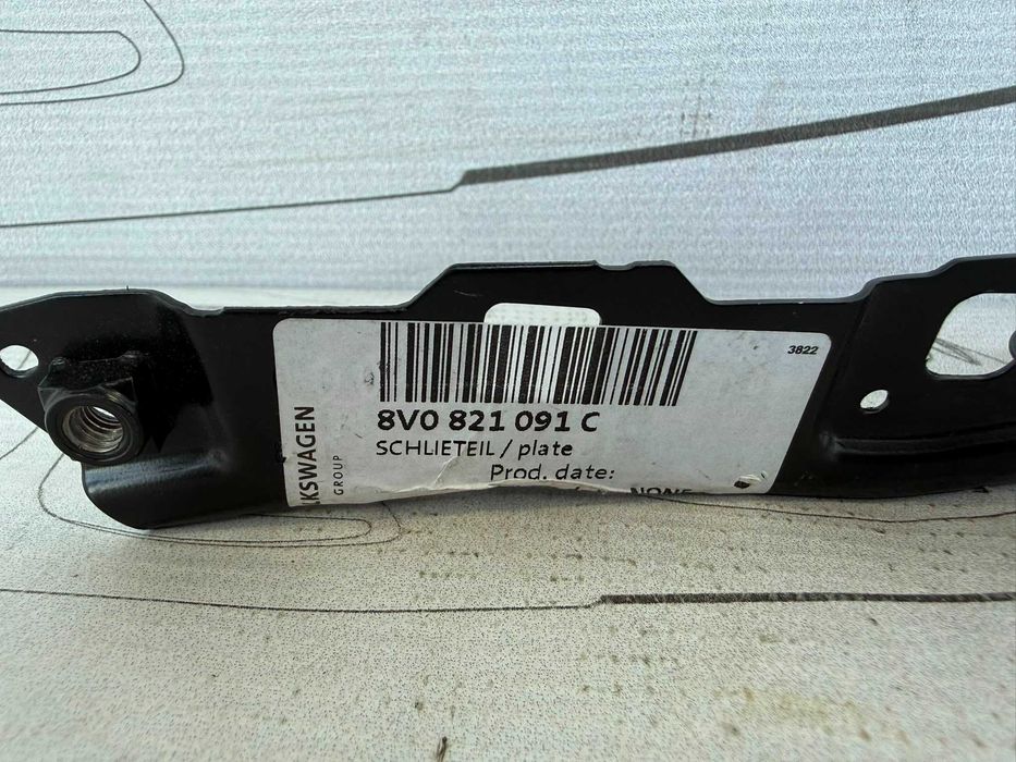 Suport / Fixare Aripă Față Stânga Audi A3 S3 8V 2017 / 2013-2019 Cod OEM 8V0821091C (5C2)