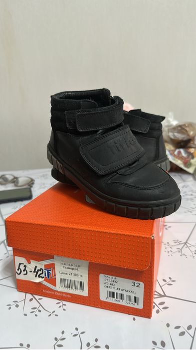 Продам детские ботинки