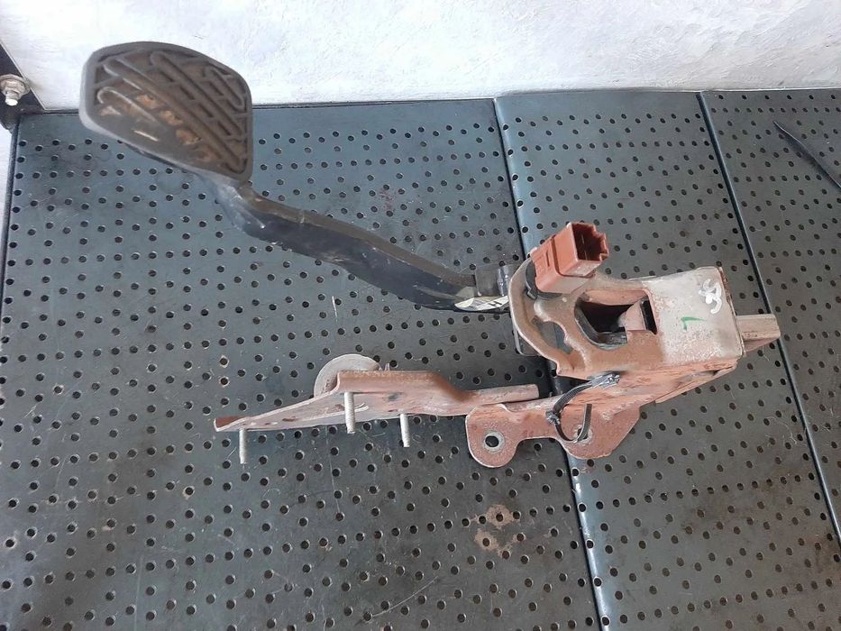 pedala frana  2.0 dci nissan qashqai j10 nj10 jj10e