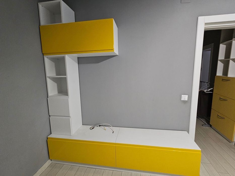 Mobilier living/TV alb cu galben