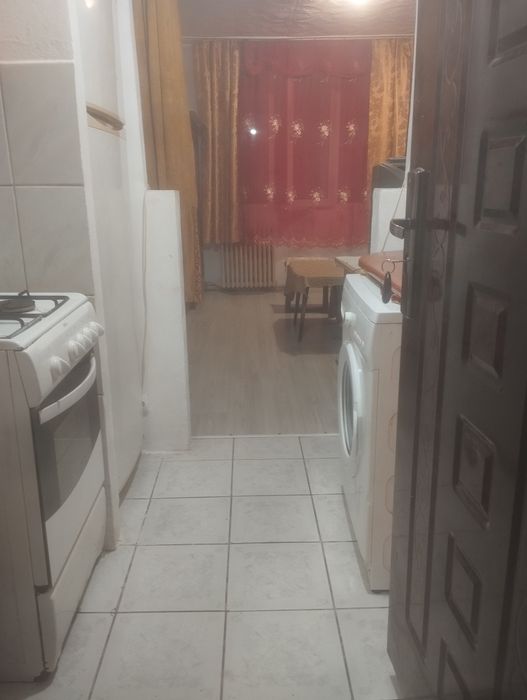 Închiriez Garsoniera