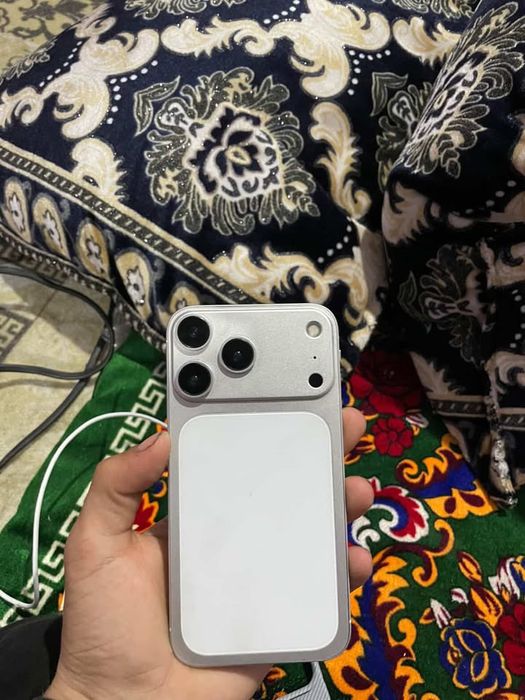 iphone xr 17pro korpusda rangi oq yaqind usleni qlngan cotki sastyanda