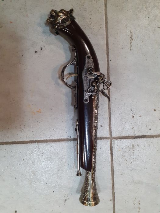 Красив кремъчен пистолет,пищов