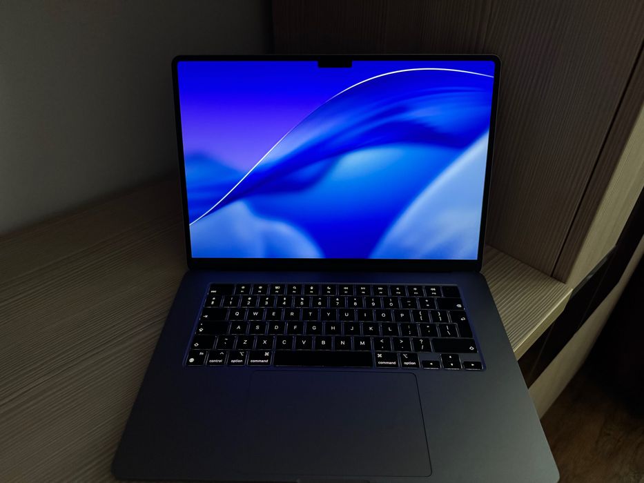 MacBook Air 15" 2023 M2. Flawless condition.