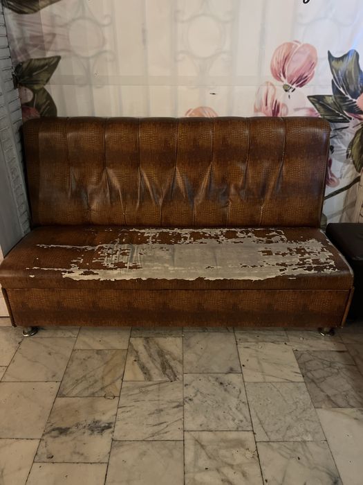 Отдам диван даром