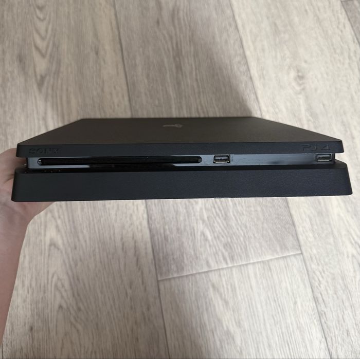 Sony PlayStation 4 Slim