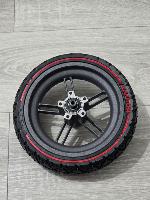 Roată spate completă Xiaomi M365 8.5” – cauciuc solid anti-pană + jantă + ax 68mm