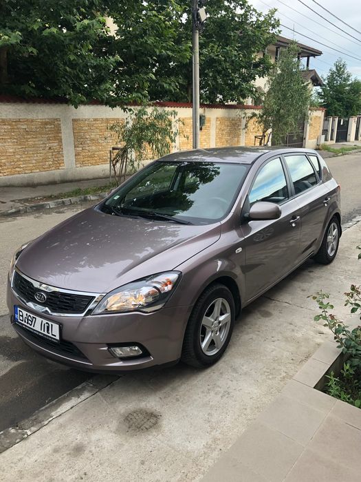 Kia Ceed 2011 benzină, 5.800 € — imagine 1