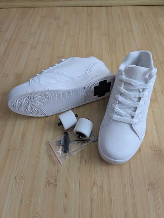 Sneakers Heelys cu role, albi