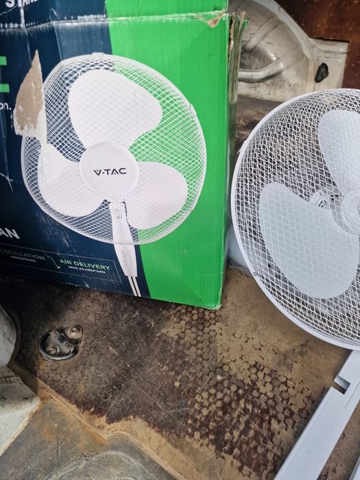 Ventilator nou 2 bc unul alb unul negru 50 ron 1 bc