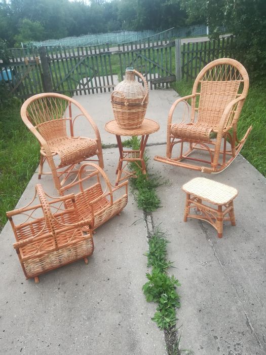 Кресло-качалку плетеное