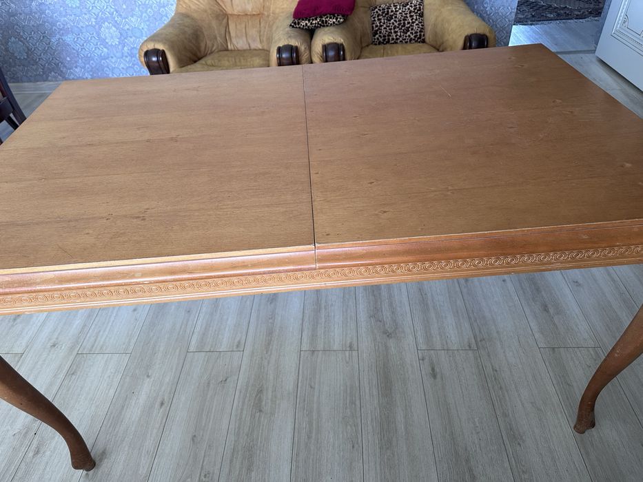 Продаю стол для зала