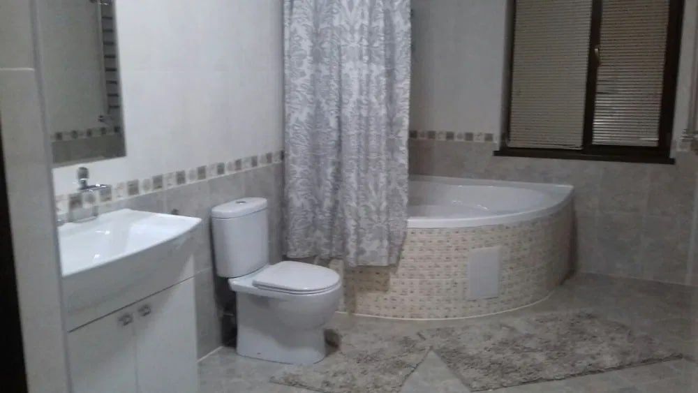 Uy 6 xonalar 300 m² Toshkentda