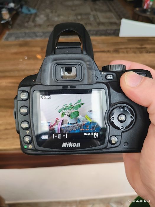 Nikon D60 + Sigma 18-50 mm + зарядно + батерии