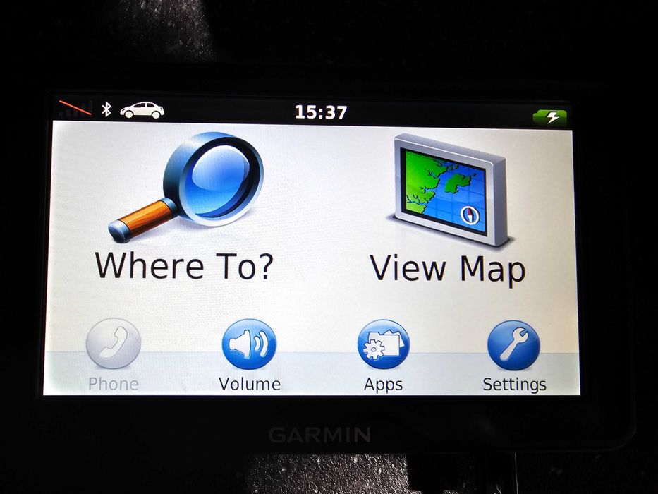 Продавам GPS GARMIN с автоматична задна камера