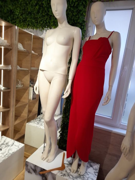 Дамски манекени – 4 бр., със стойки, отлично състояние