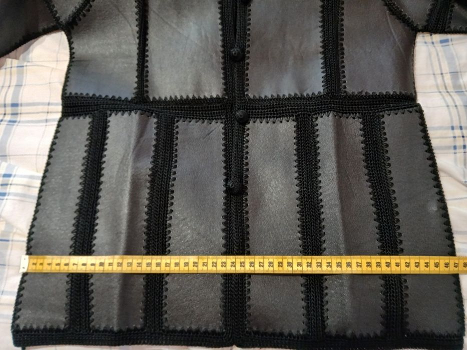 Haina din piele naturală  foarte frumoasă