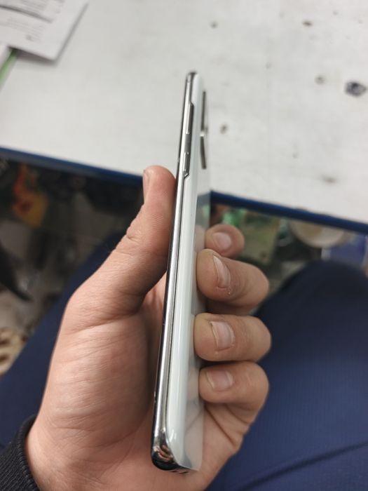 Samsung s20plus platasi butun