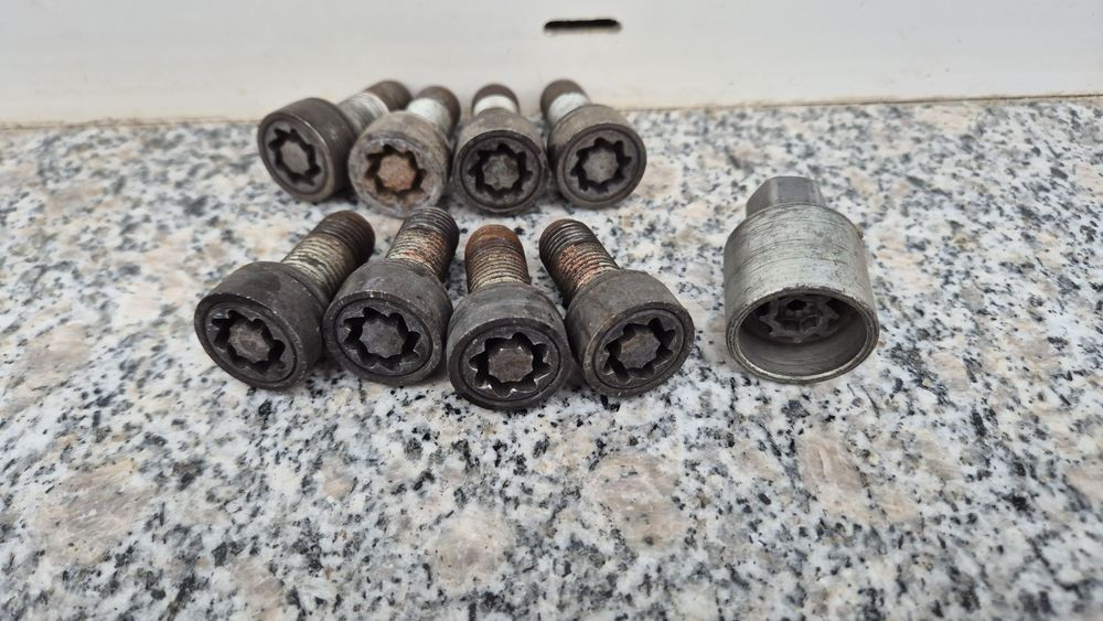 Set cheie si 8 antifurturi VW skoda seat audi
