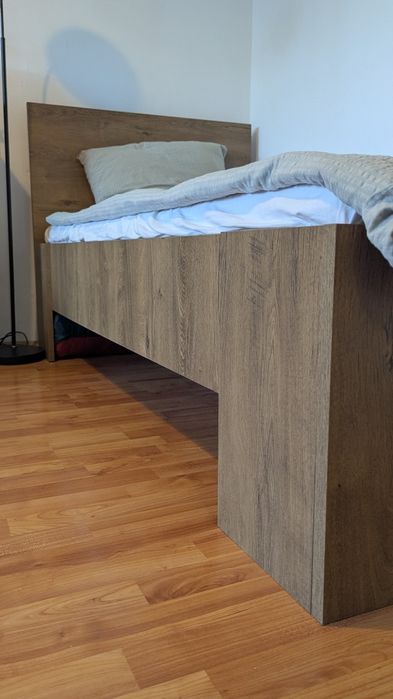 Vând pat + saltea (90x200cm, stejar sălbatic)