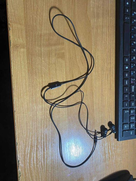 Наушники неизвестного бренда