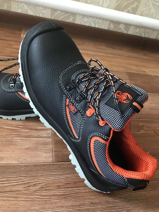 Продается спец обувь