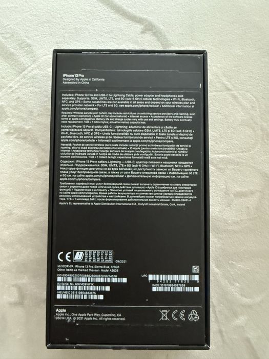 iPhone 13 Pro Sierra Blue cu 17 huse incluse. 128 GB memorie.