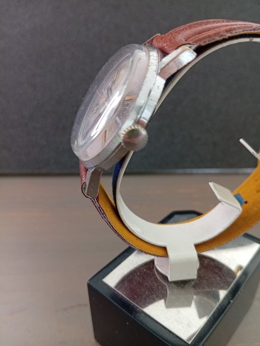 Руски ръчен механичен часовник ЗИМ