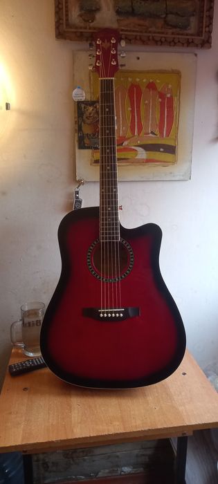 Продам гитару в хорошем состоянии