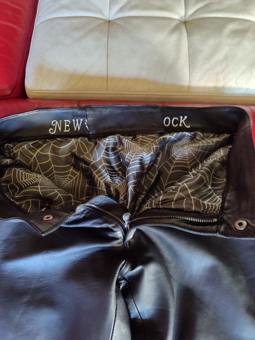 Vând pantaloni de piele, New Rock