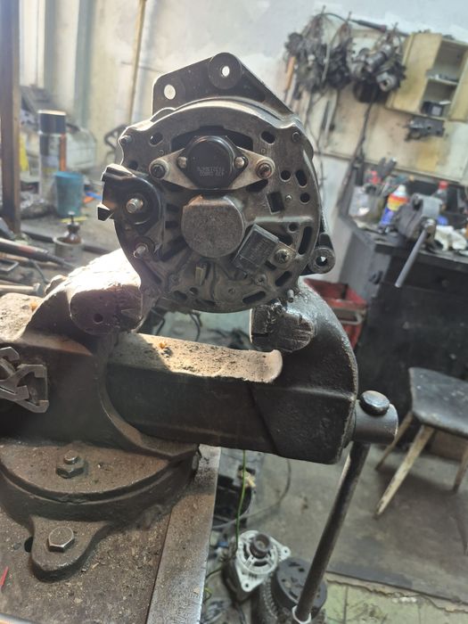 Продам генератор на Ауди и Фольксваген Б 3