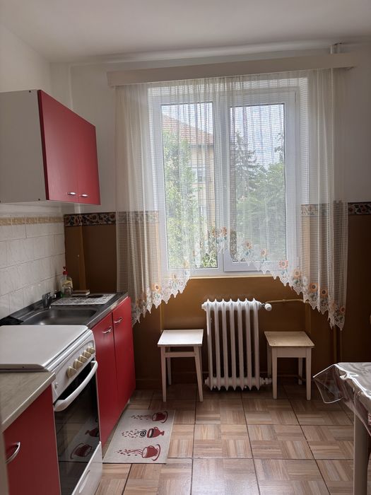 Inchiriez apartament