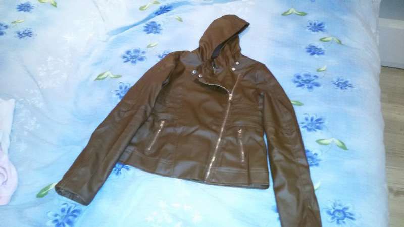 продавам пролетно елегантно кожено яке