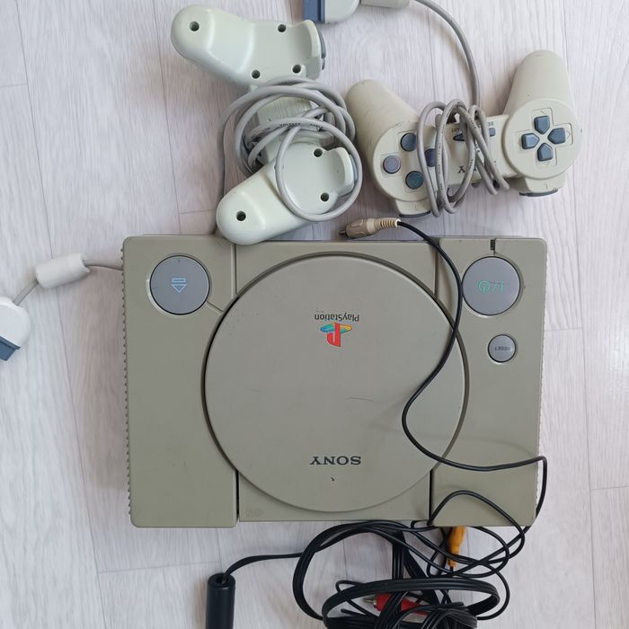 Продам Плейстэшиш