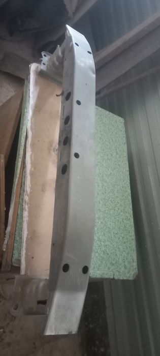 Продам на авенсис запчасти