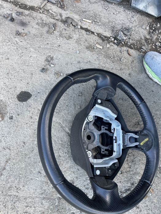 Ножен волан за NISSAN Juke 2016 год.